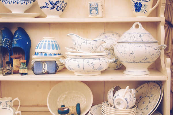 Blue and white dishes on shelves 